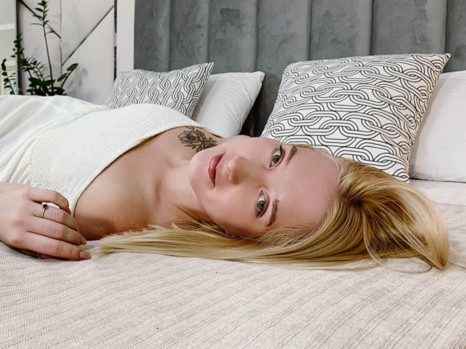 AliceHarison Amateur Masturbating