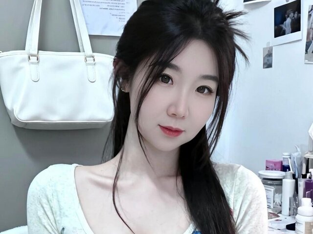 ClaraWhiter Amateur Masturbating