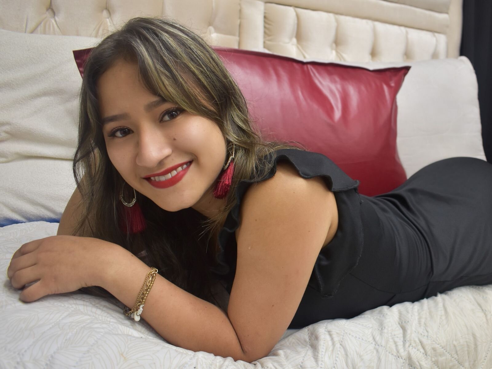 EllaRayns Amateur Masturbating