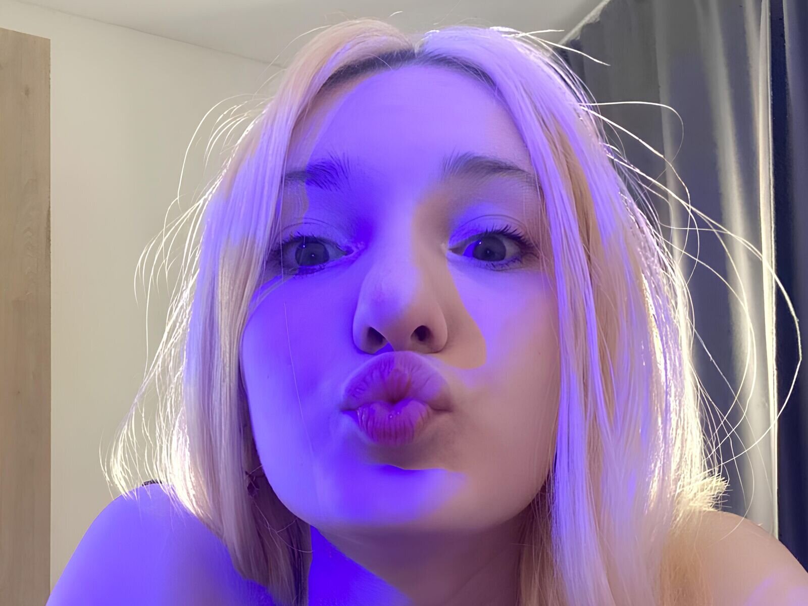 MiaAngele Amateur Masturbating